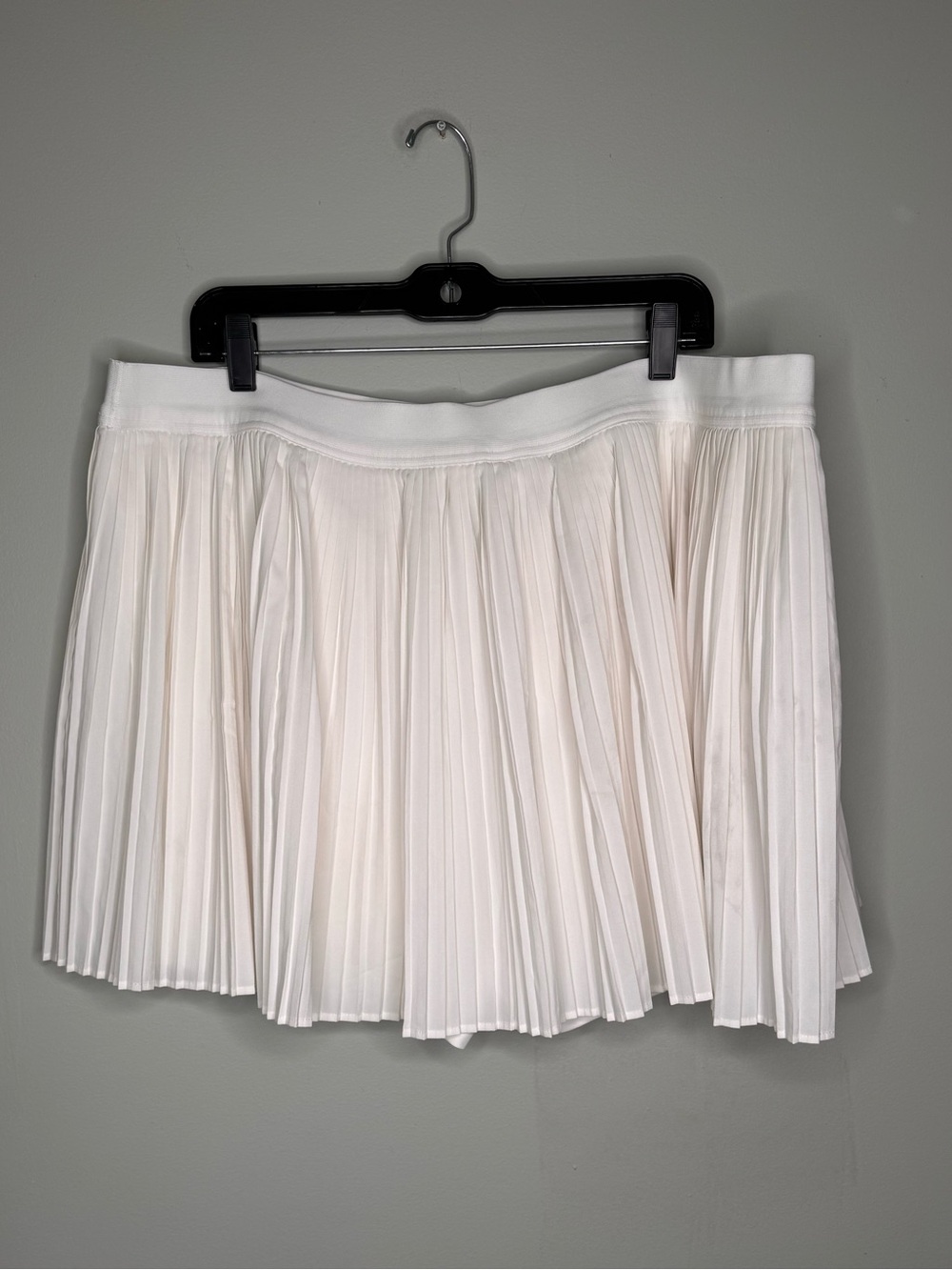 Old Navy Women’s White Extra High-Waisted StretchTech Micro-Pleated Skort - XXL - Picture 5 of 7